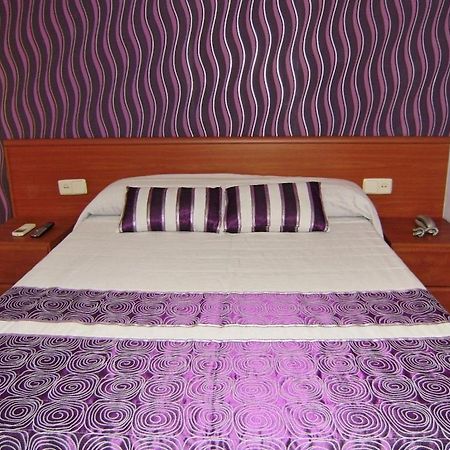Hostal Miguel Angel Madrid Bagian luar foto