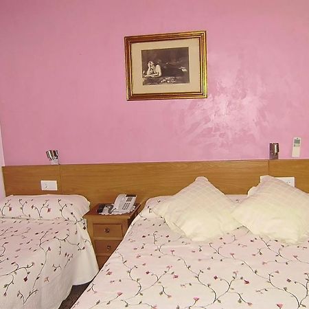 Hostal Miguel Angel Madrid Bagian luar foto