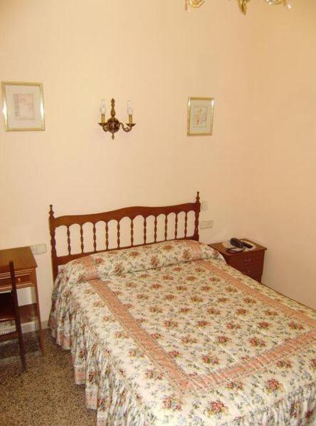 Hostal Miguel Angel Madrid Ruang foto