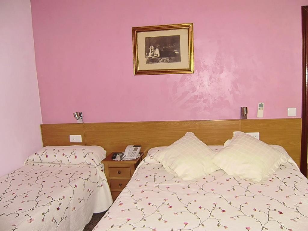 Hostal Miguel Angel Madrid Bagian luar foto