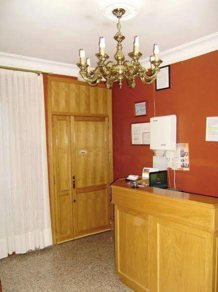 Hostal Miguel Angel Madrid Bagian luar foto